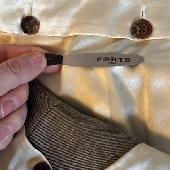 Beautiful midi length Ports skirt. Removable button waistband. Silk lined. - Picture 5 of 8